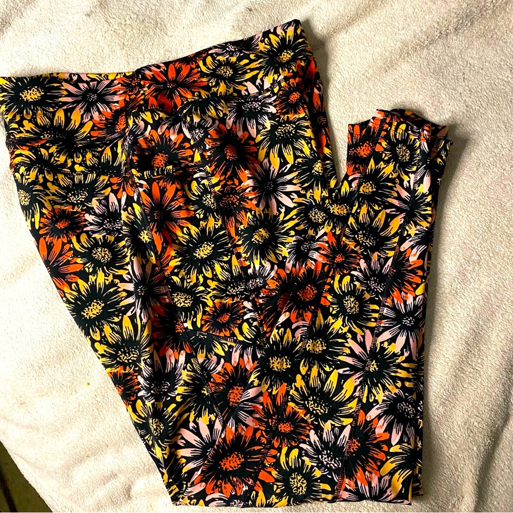 POP Fit Black w/Flowers Harlow Leggings Sz 3X Athletic Chrysanthemum..